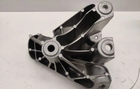 Chevrolet Camaro Engine mounting bracket 23371026