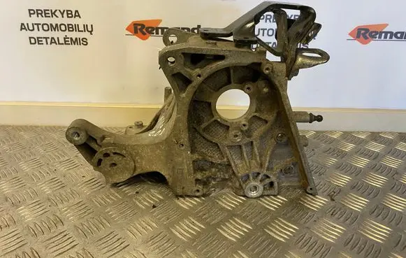 Opel Insignia A Engine mounting bracket 55566003