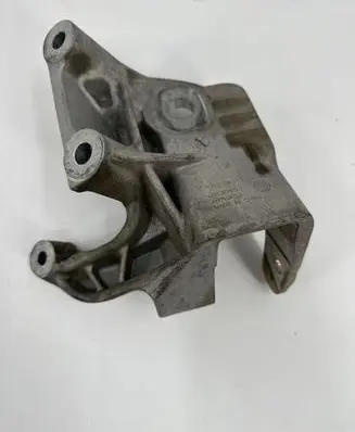 Engine mounting bracket