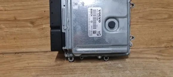 Volvo V70 Engine control unit/module P31303388 0281015286