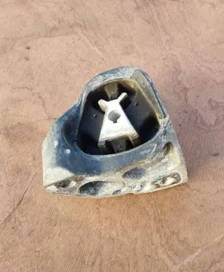 Volvo V40 Engine mount bracket 31430432