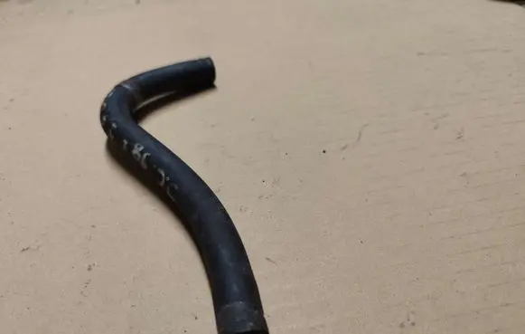 Jeep Cherokee XJ Engine coolant pipe/hose
