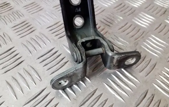 KIA Sorento Front door upper hinge