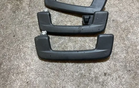 Audi E-tron GT A set of handles for the ceiling 
