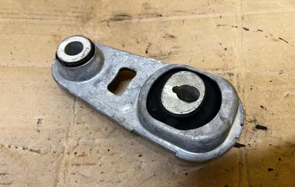 Renault Megane IV Engine mount bracket 113604EA0A