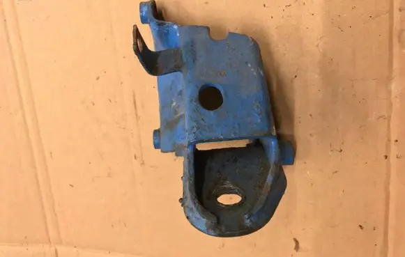 Volkswagen Golf II Engine mount bracket