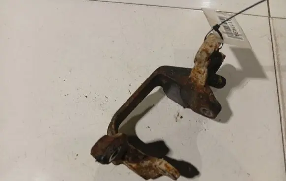 Honda Accord Engine mounting bracket 