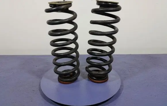 Jeep Grand Cherokee Rear coil spring 