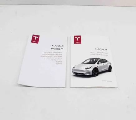 Tesla Model Y User manual 155590300A 155590400A