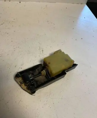 Volvo V70 Fuel tank cap lock motor 9483311 3606