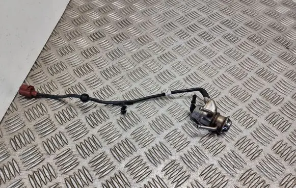 Volkswagen Touran III AdBlue injector 04L131113P 270318002905 044402504201
