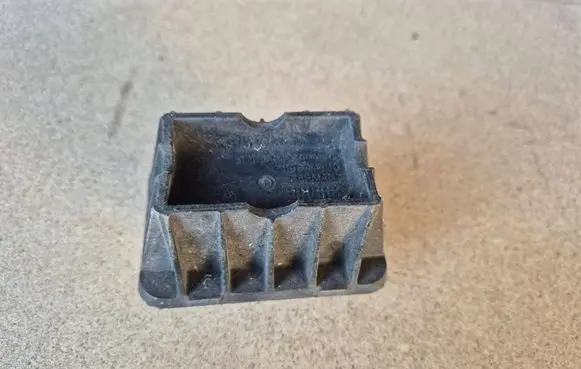 BMW i3 Jacking socket point 7042974 11884410