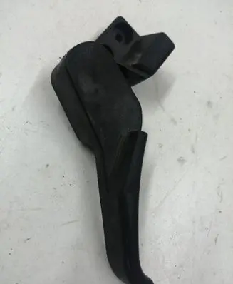 Volkswagen PASSAT B5 Engine bonnet (hood) release handle 3B1823533