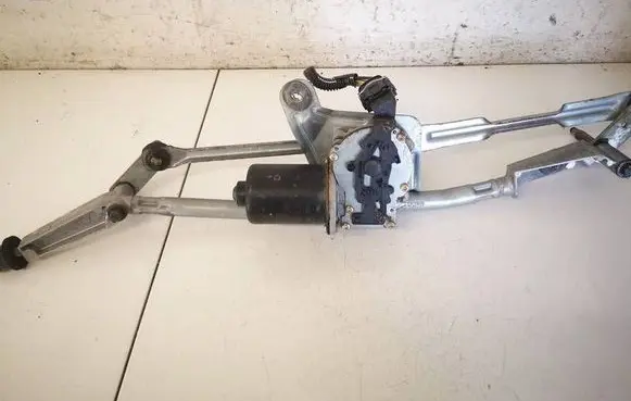 Volvo V70 Front wiper linkage and motor 