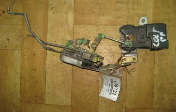 Mitsubishi Colt Front door lock