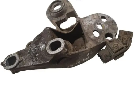 Audi A4 S4 B6 8E 8H Engine mounting bracket 8D0199352H