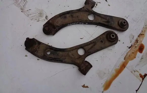 Suzuki Swift I Front lower control arm/wishbone