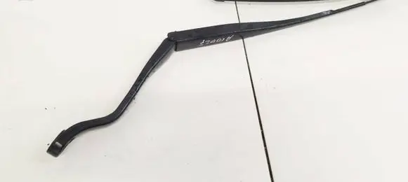 Honda CR-V Front wiper blade arm