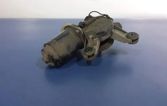 Subaru Forester SF Front wiper linkage and motor