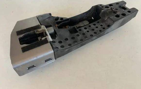 Audi Q7 4M Front door exterior handle/bracket 4M1837885A