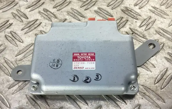 Lexus LS 460 - 600H Battery control module 8989250020 1751007200