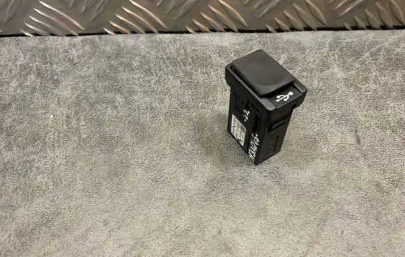 Lexus RX 330 - 350 - 400H AUX in-socket connector FA134406