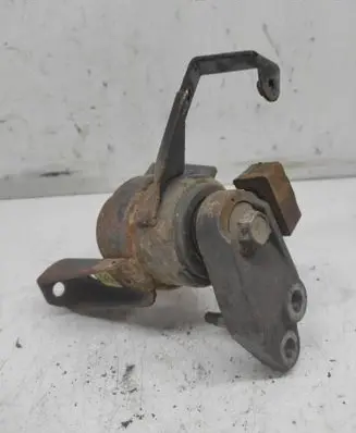 Engine mount bracket