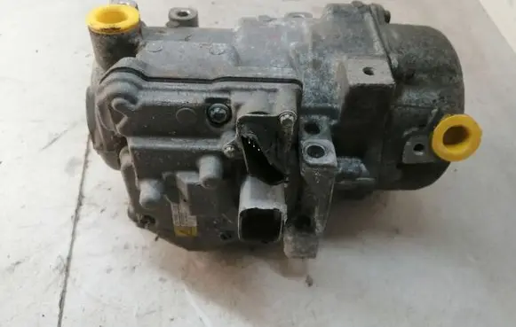 Toyota RAV 4 (XA40) Air conditioning (A/C) compressor (pump) 0422000533 ES27C 07034