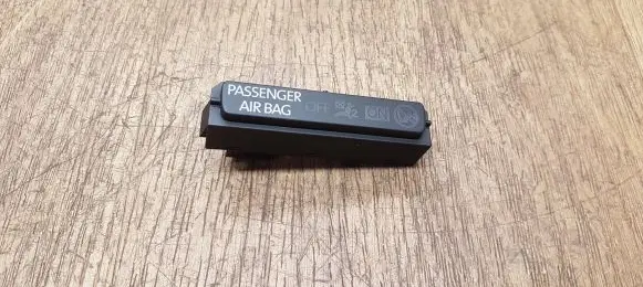 Passenger airbag on/off switch