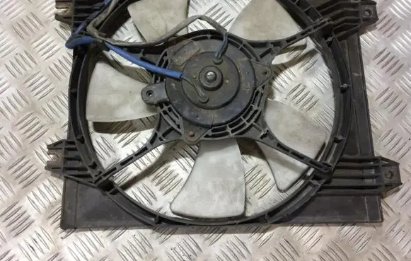 Mitsubishi Galant Radiator cooling fan shroud