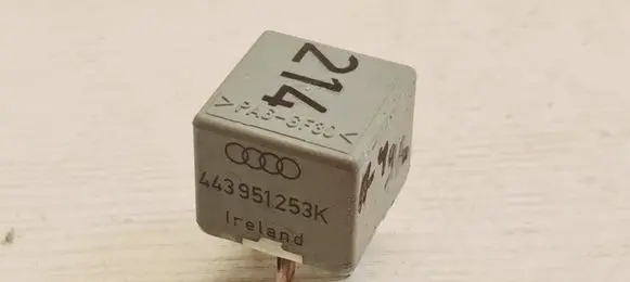 Opel Zafira A Other relay 443951253K 899512