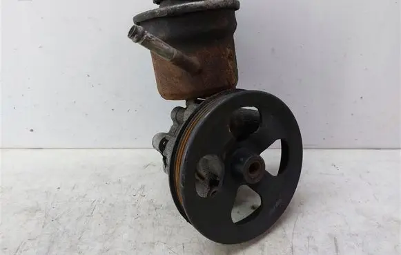 Toyota Yaris Power steering pump