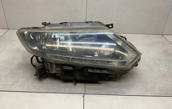 Nissan X-Trail T32 Headlight/headlamp 
