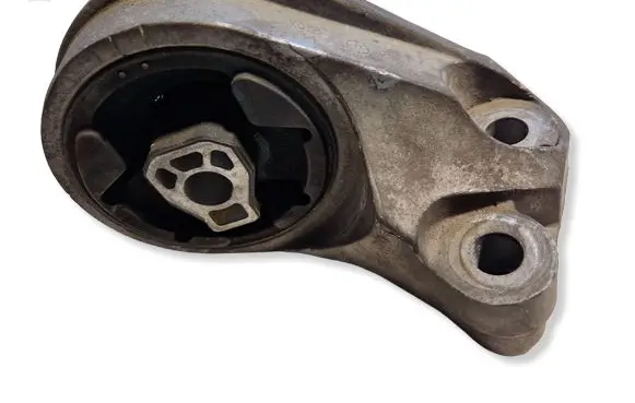 Chevrolet Captiva Engine mount bracket X01187