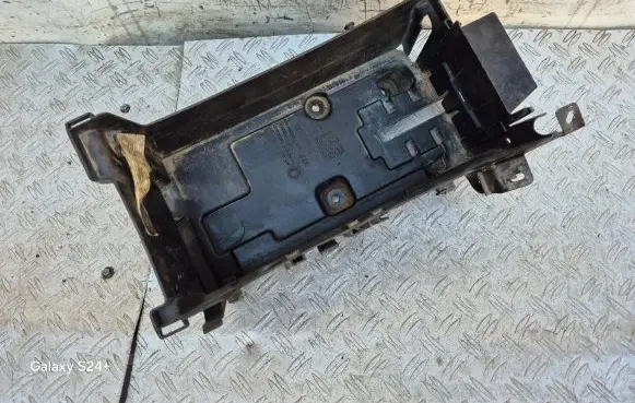 Battery tray