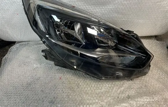 Opel Zafira C Headlight/headlamp 39107635 LE15A6363