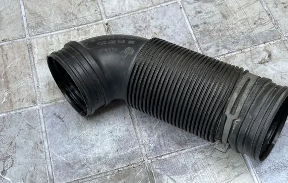 Volkswagen Touran I Air intake hose/pipe 1K0129684B VCD446148DE