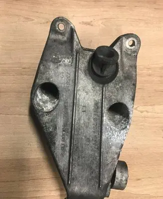 BMW 5 F10 F11 Engine mounting bracket 6781227 736813
