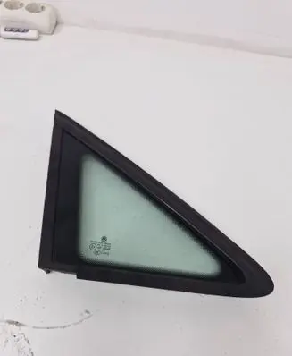 Volkswagen Touran I Front triangle window/glass DOT24M68AS2 E000255