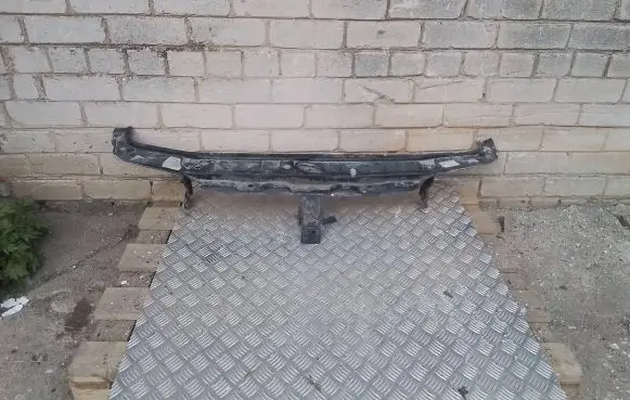 Renault Laguna II Radiator support slam panel