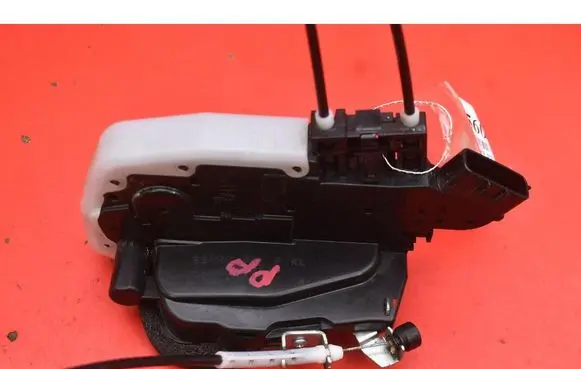 Nissan Leaf I (ZE0) Front door lock T8011510