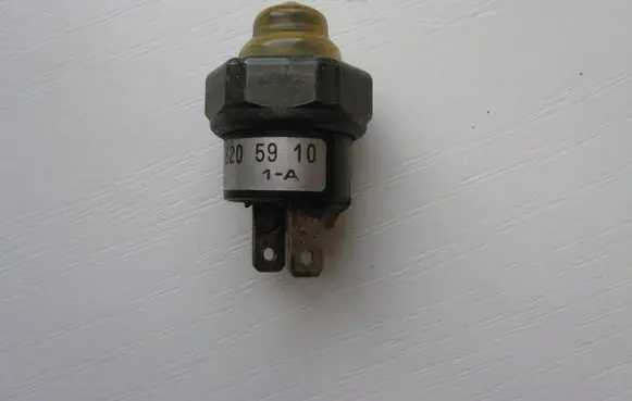 Mercedes-Benz E W123 Air conditioning (A/C) pressure sensor 1248205910