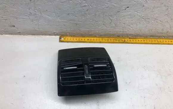 Mercedes-Benz E W212 Rear air vent grill A2128300954