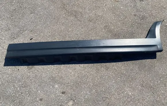 Sill/side skirt trim