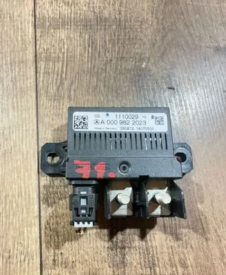 Mercedes-Benz E C207 W207 Charging relay A0009822023 1110029