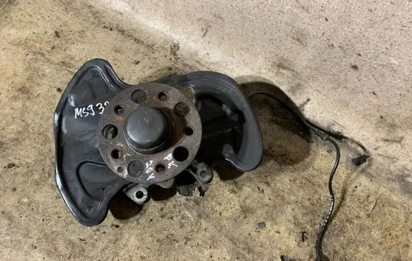 Mercedes-Benz C W204 Front wheel hub 