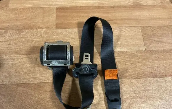 Ford Focus C-MAX Front seatbelt 3M51R61295AC 601704800