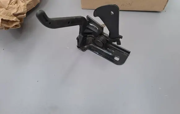 BMW 7 E65 E66 Engine bonnet/hood lock/latch loop/hook 7186508