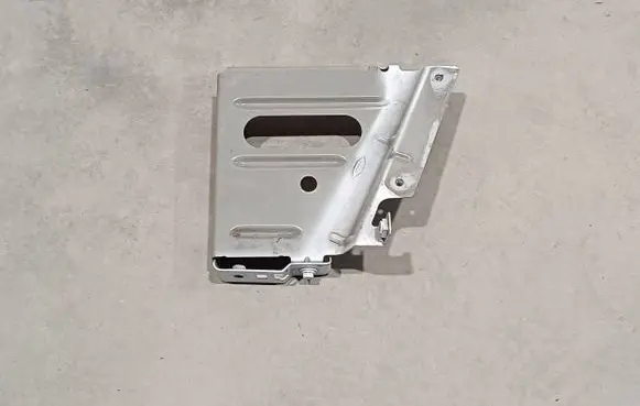 Renault Master III Fender mounting bracket 03G37490R