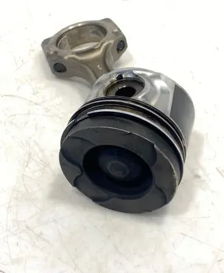 Toyota Avensis T250 Piston with connecting rod 86L78